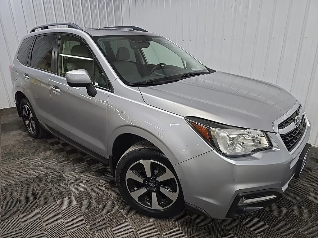 Used 2017 Ice Silver Metallic Subaru 2.5i Premium image 7