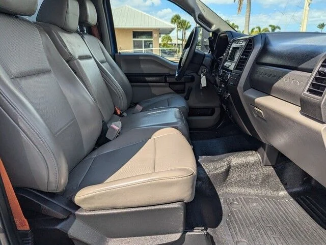 Used 2018  Ford XL image 20
