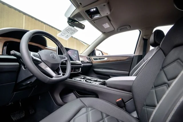 New 2026 Black Volkswagen 2.0T SE w/Technology image 4