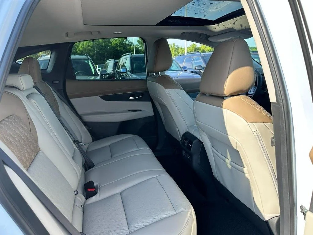 New 2026 White Nissan Platinum image 4