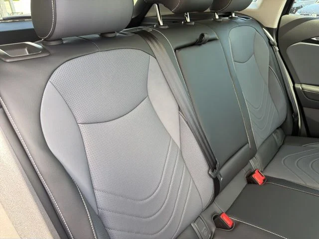 2025 Volkswagen Tiguan SE - Photo 28