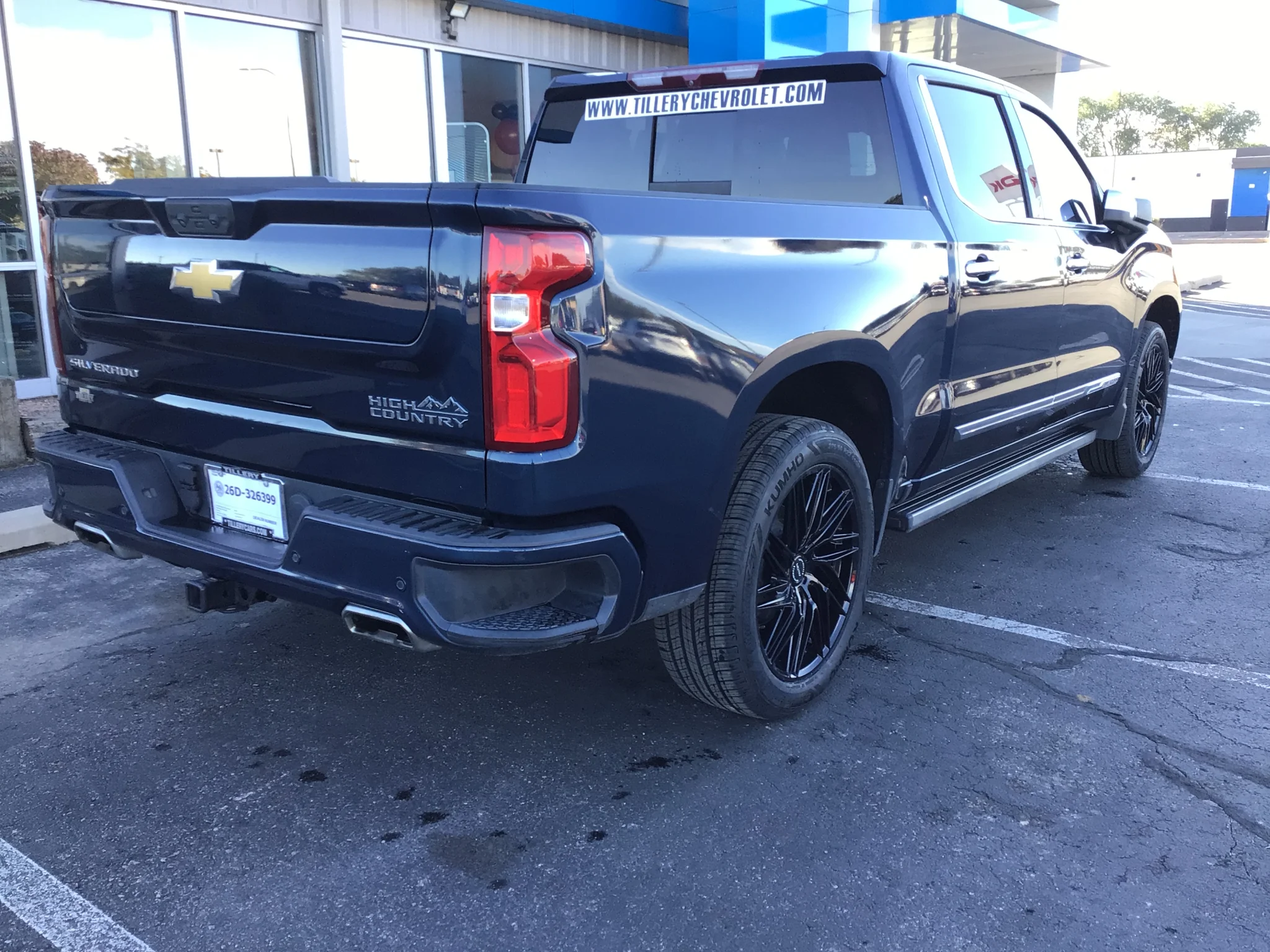 Used 2023 NORTHSKY BLUE METALLIC Chevrolet High Country image 4