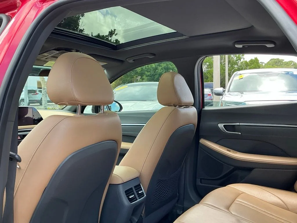 Used 2020 Red Hyundai Limited image 33