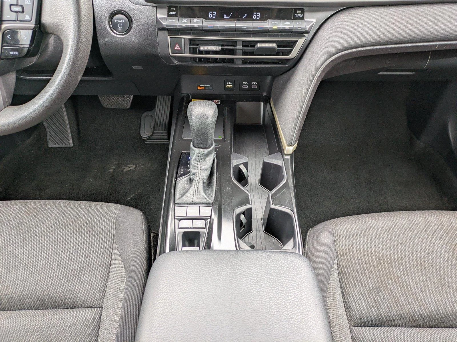 Used 2025  Toyota LE image 18
