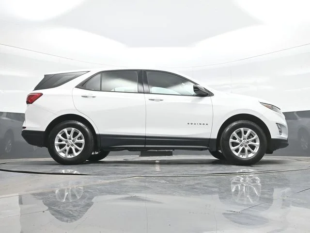 Used 2018 White Chevrolet LS image 24