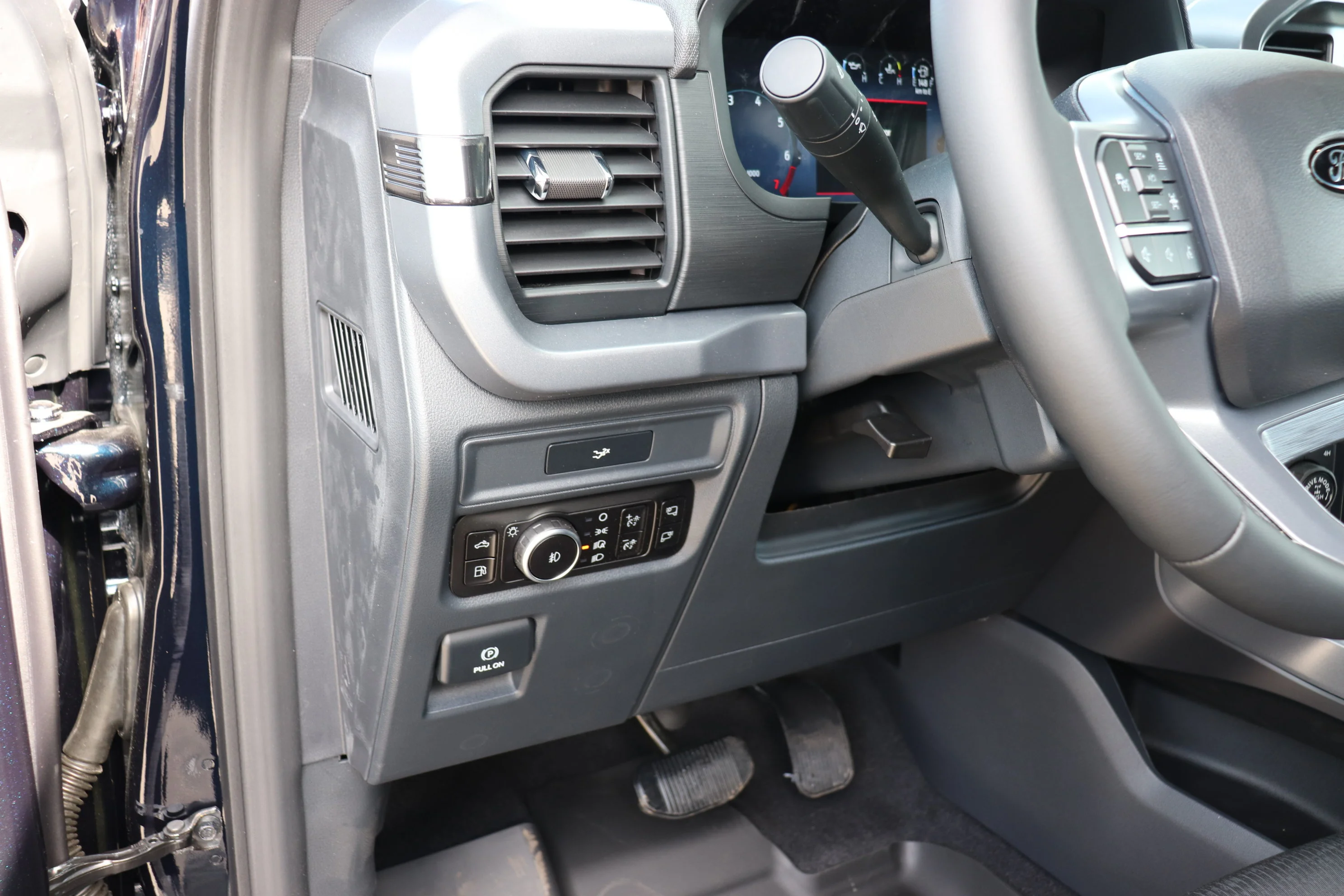 New 2026 ANTIMATTER BLUE METALLIC Ford XLT image 9