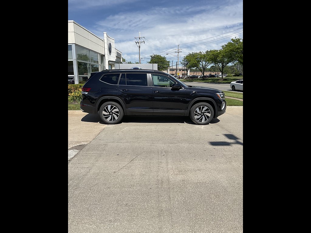 New 2026 Deep Black Pearl Volkswagen SE 4Motion image 3