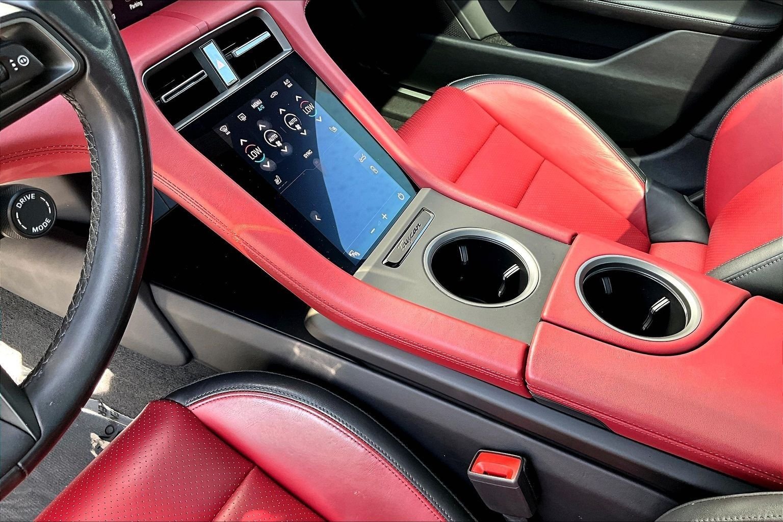 Used 2025  Porsche  image 17