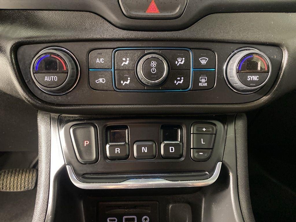 Used 2019 Summit White GMC SLE image 21