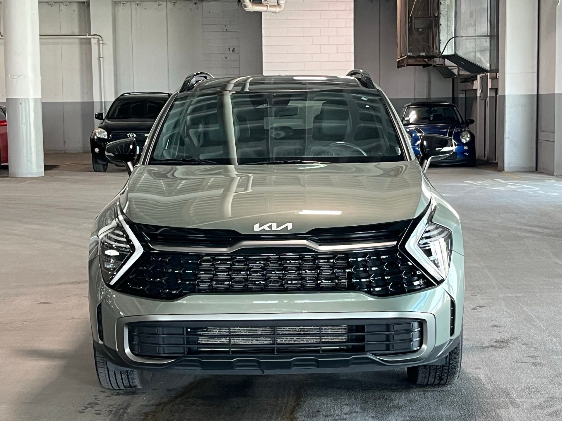 Used 2024 Green Kia X-Line image 3