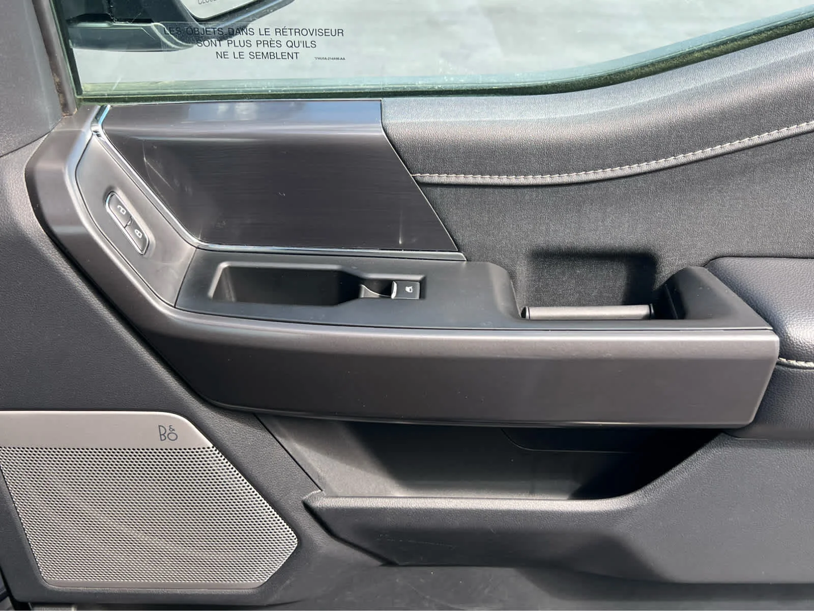 Used 2025 Iconic Silver Metallic Ford LARIAT image 19