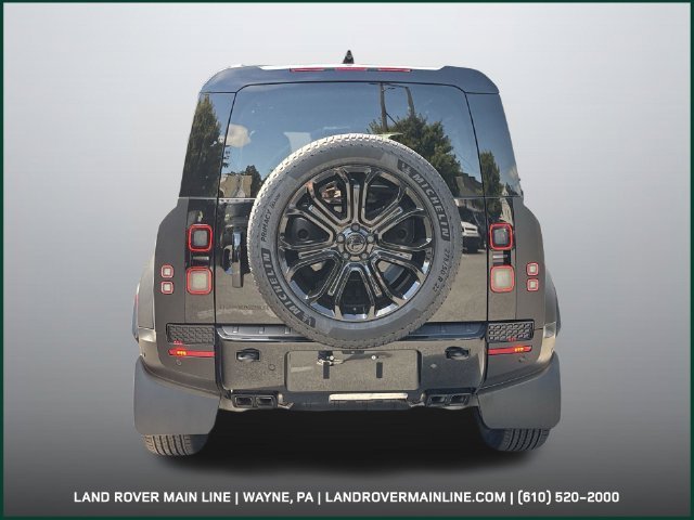 2026 Land Rover Defender OCTA Black - Photo 4