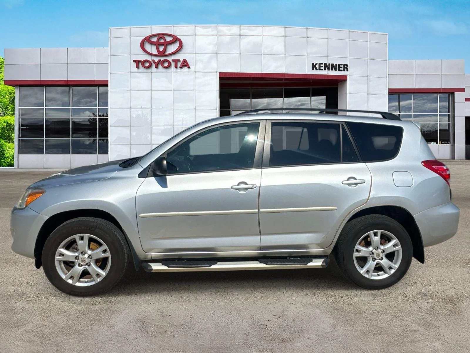 Used 2012 Classic Silver Metallic Toyota BASE image 4