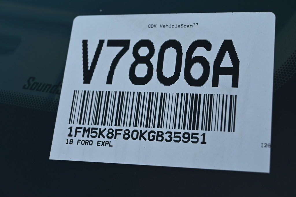 Used 2019 Burgundy Ford Limited image 40