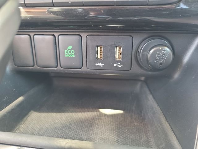 Used 2025 White Mitsubishi SE image 25