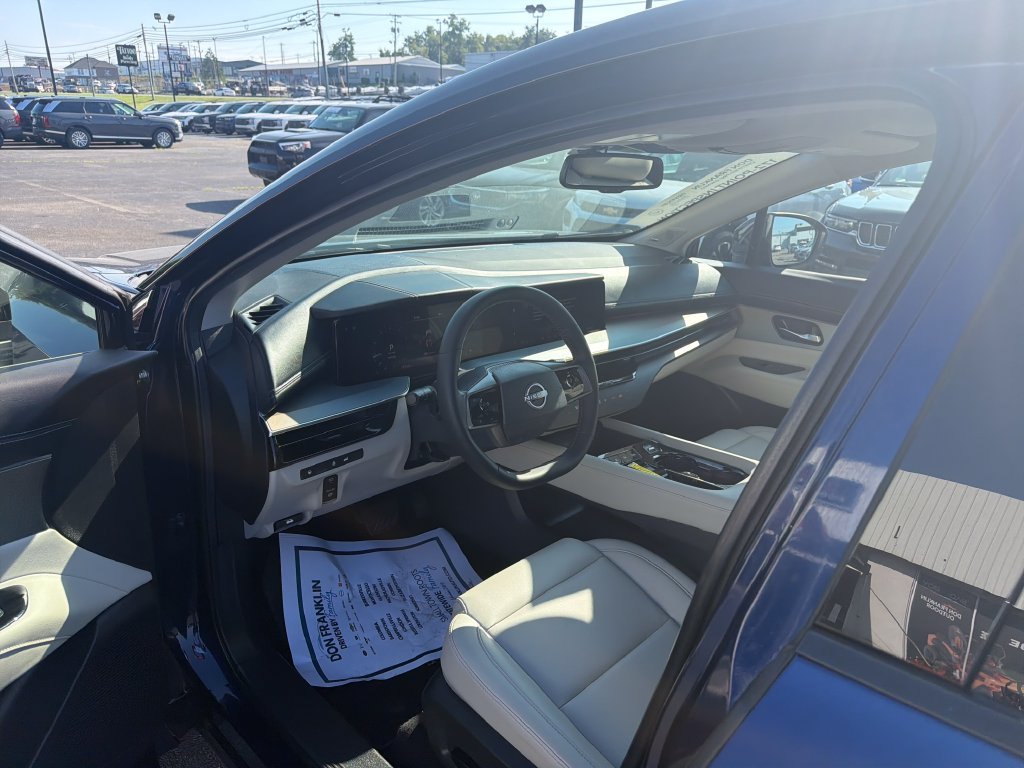 Used 2025 Blue Nissan SL image 17