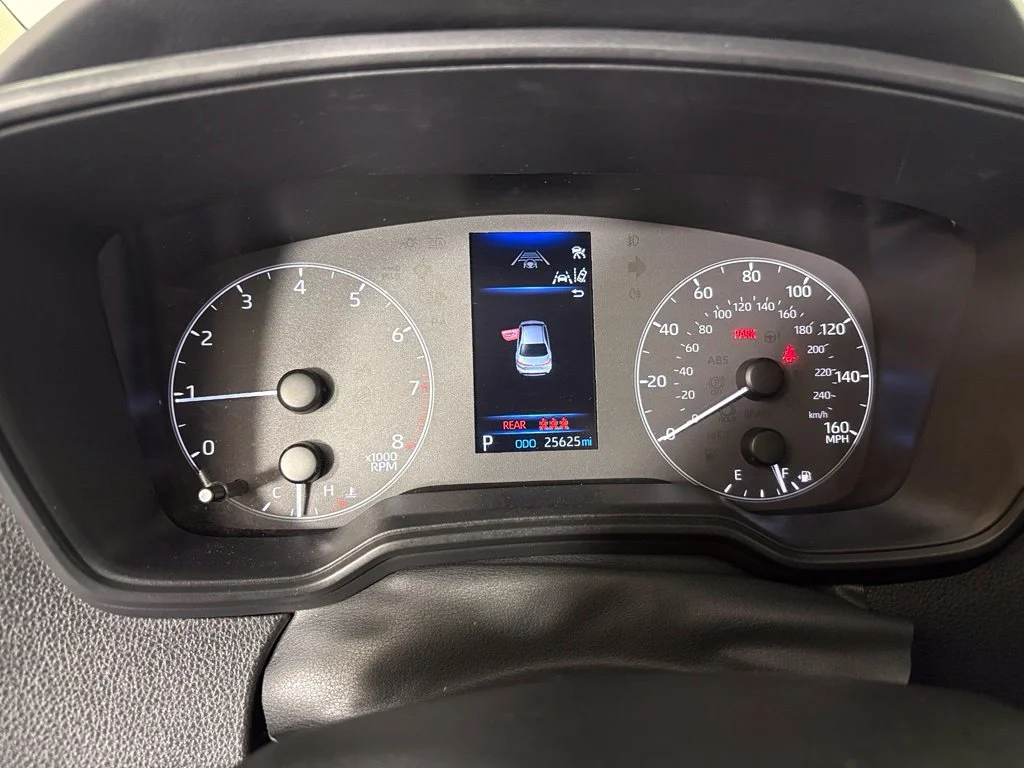 Used 2025 White Toyota LE image 21