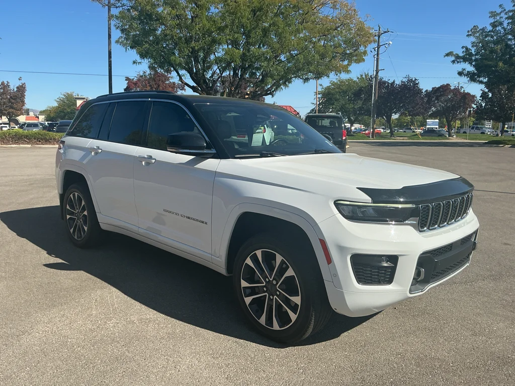 Used 2022 Bright White Jeep Overland image 3