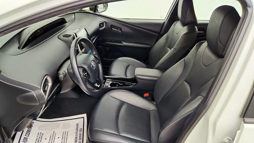 Used 2021 Wind Chill Pearl Toyota XLE image 17