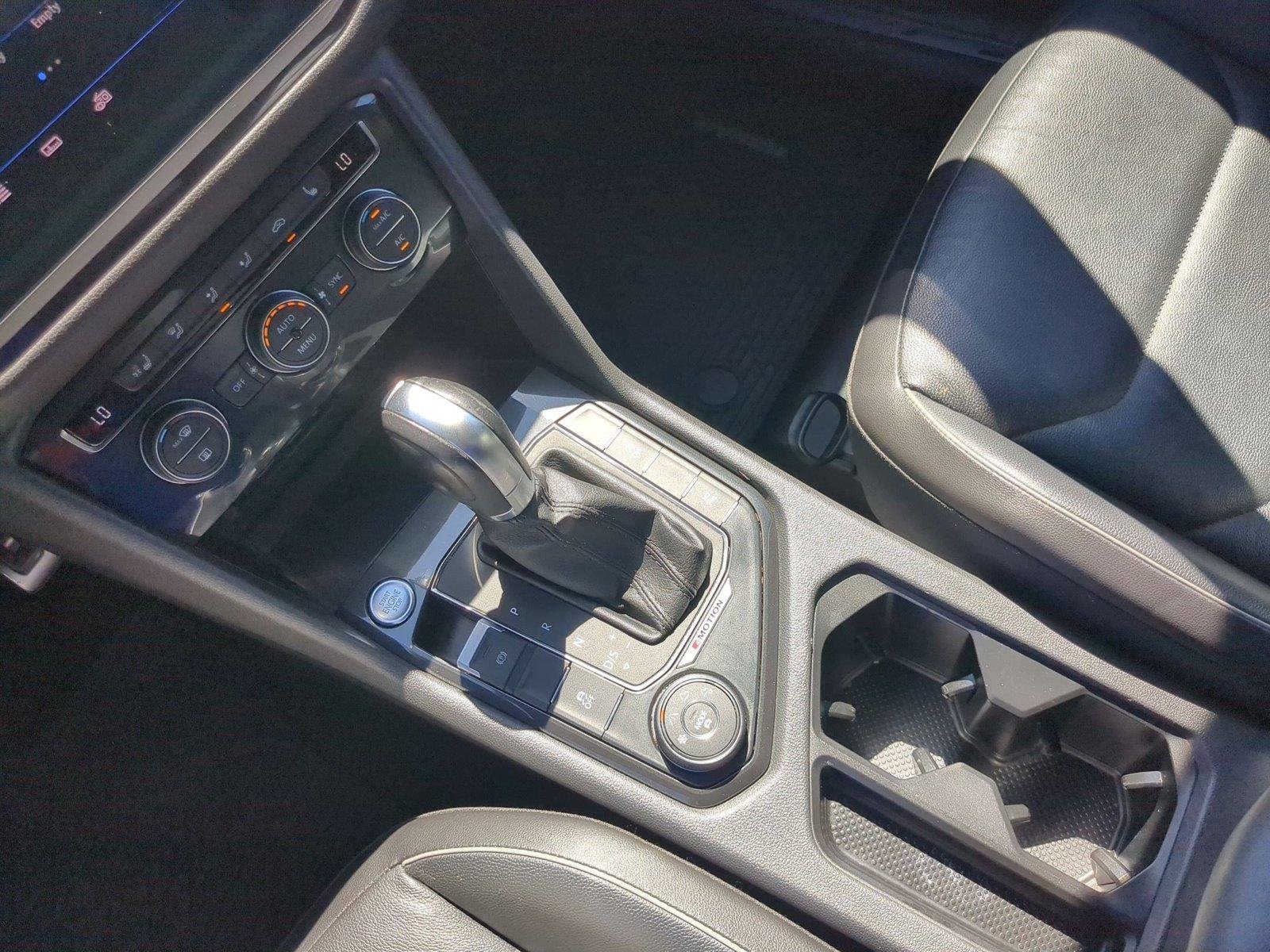 Used 2018 BLUE VOLKSWAGEN  image 16