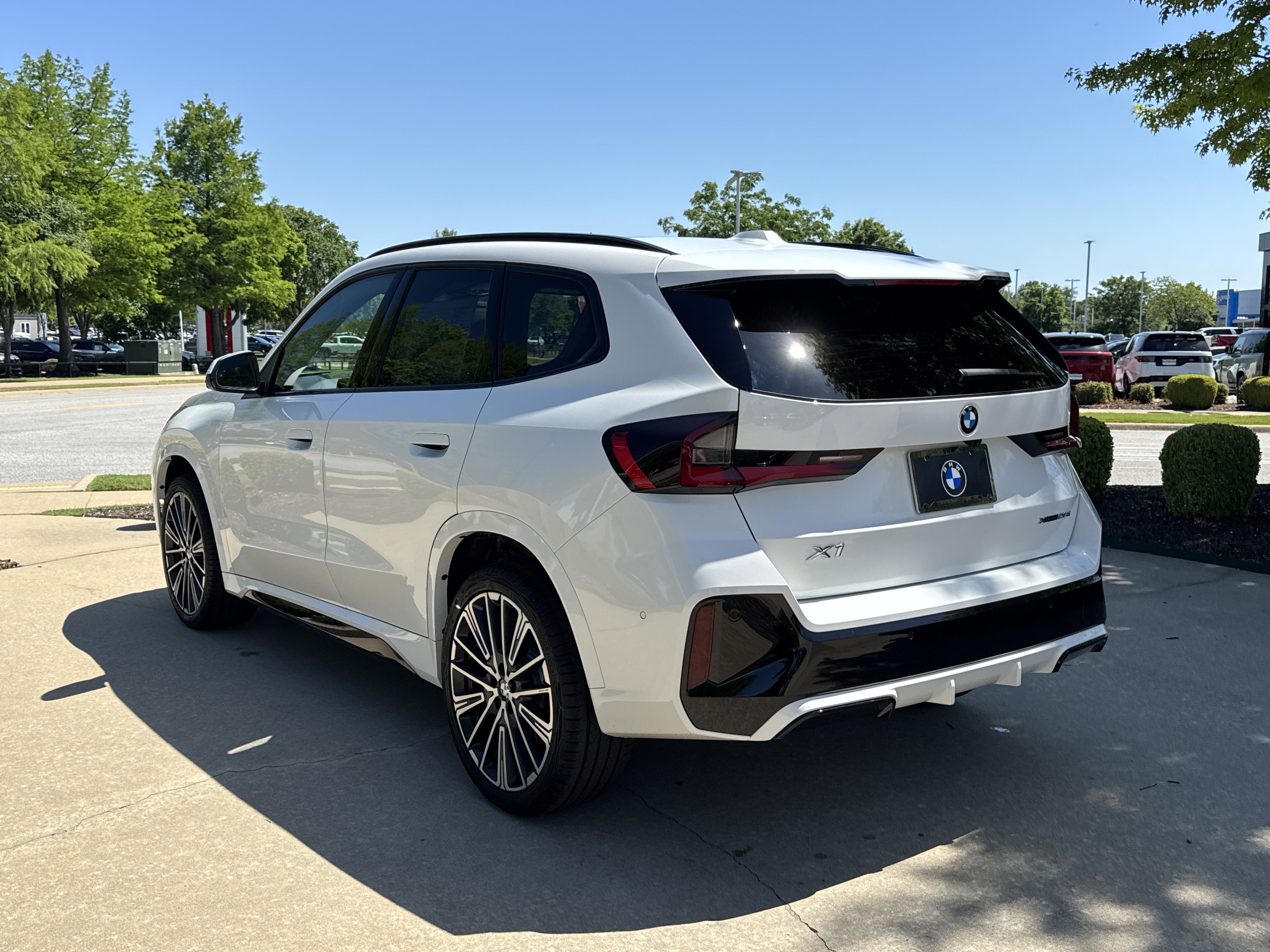 New 2026 0300 Alpine White BMW xDrive28i image 3