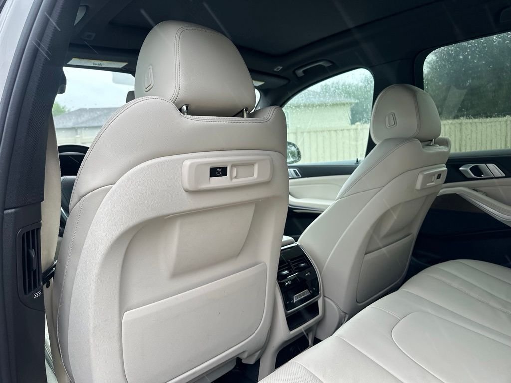 Used 2019 Mineral White Metallic BMW xDrive40i image 22