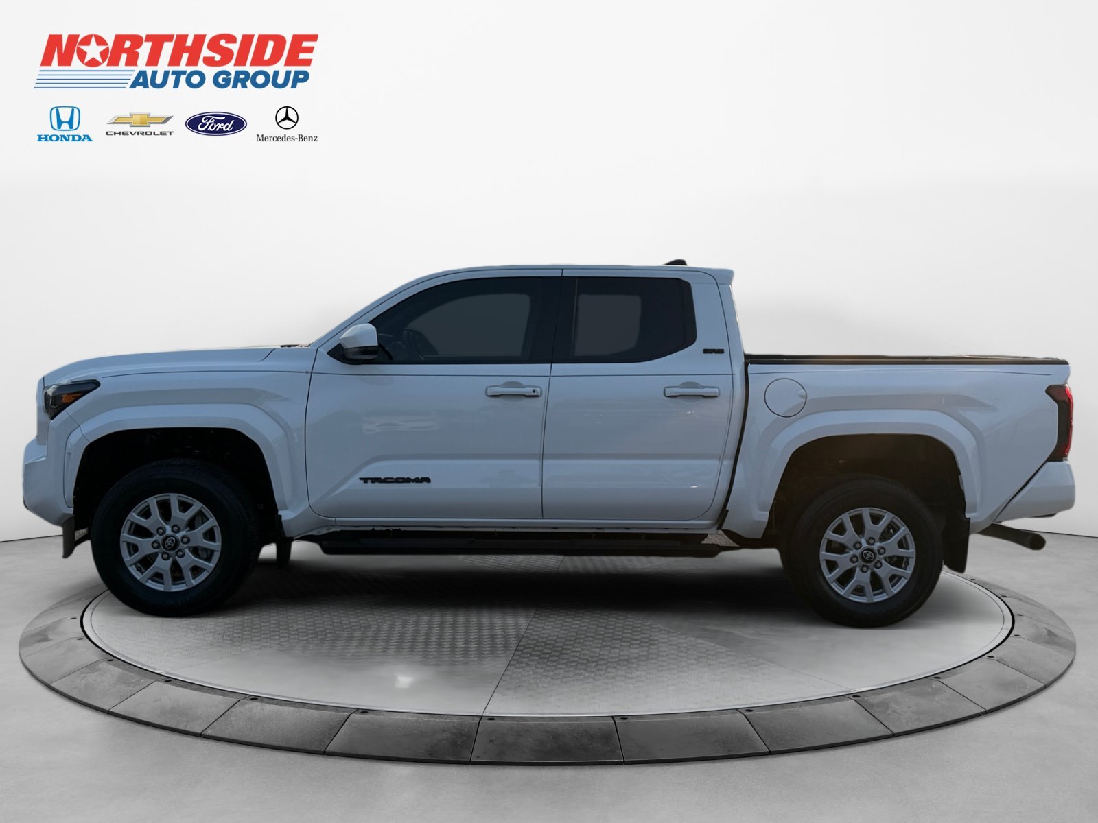 Used 2024 Ice Toyota SR5 image 4