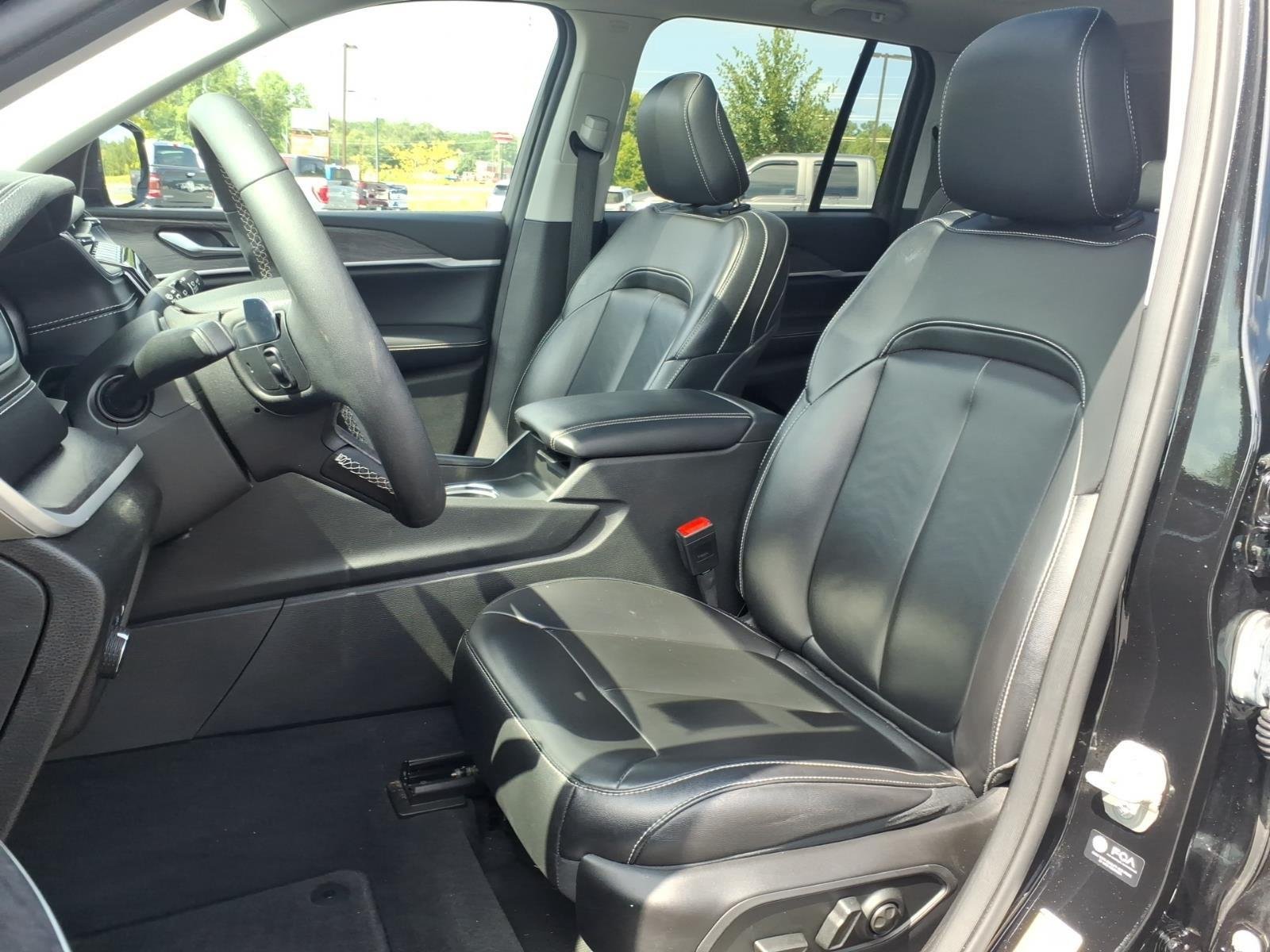 Used 2023 Diamond Black Crystal Pearlcoat Jeep Limited image 20