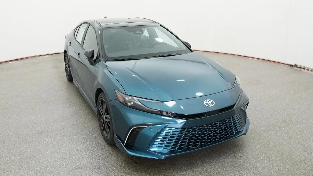 New 2026 Ocean Gem with Midnight Black Metallic roof Toyota XSE image 8