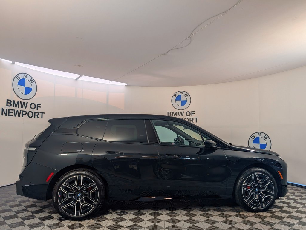 Used 2026 Black BMW xDrive60 image 5