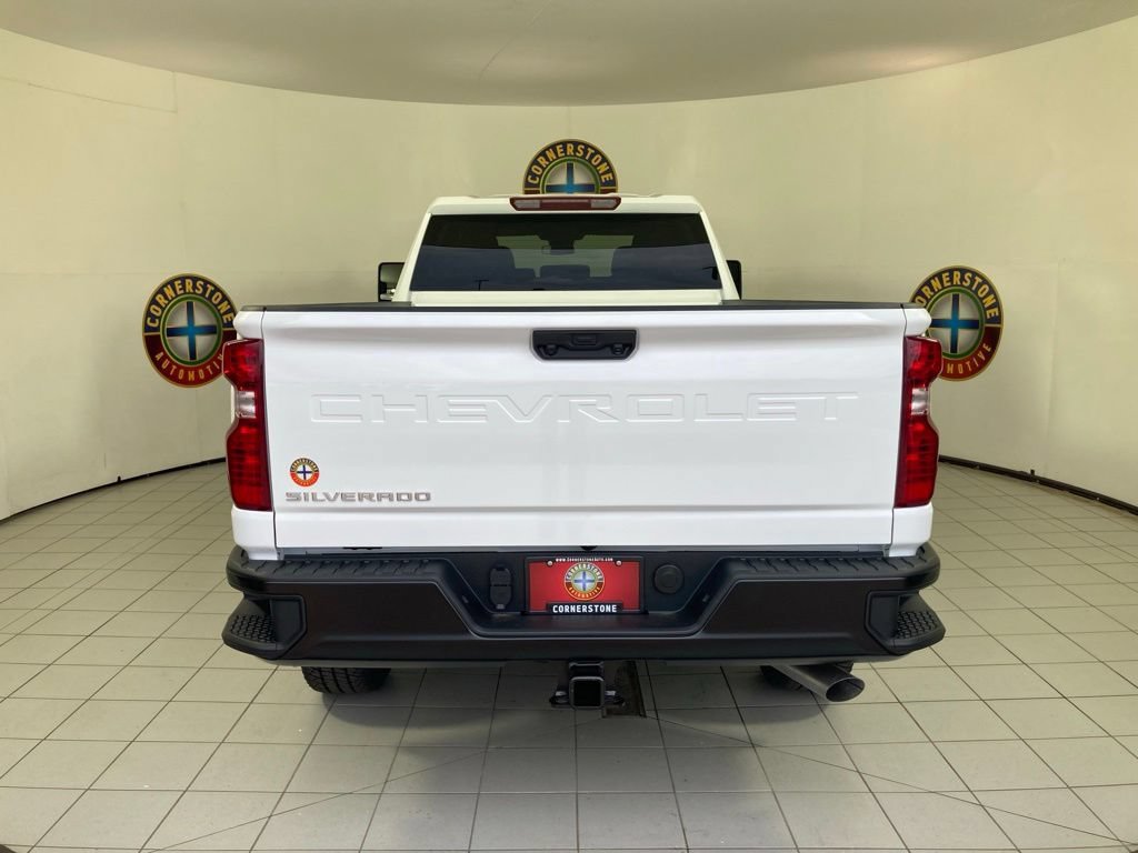 New 2026 Summit White Chevrolet WT image 18