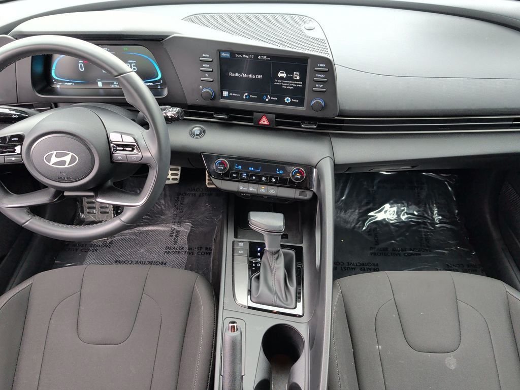2025 Hyundai Elantra SEL - Photo 17