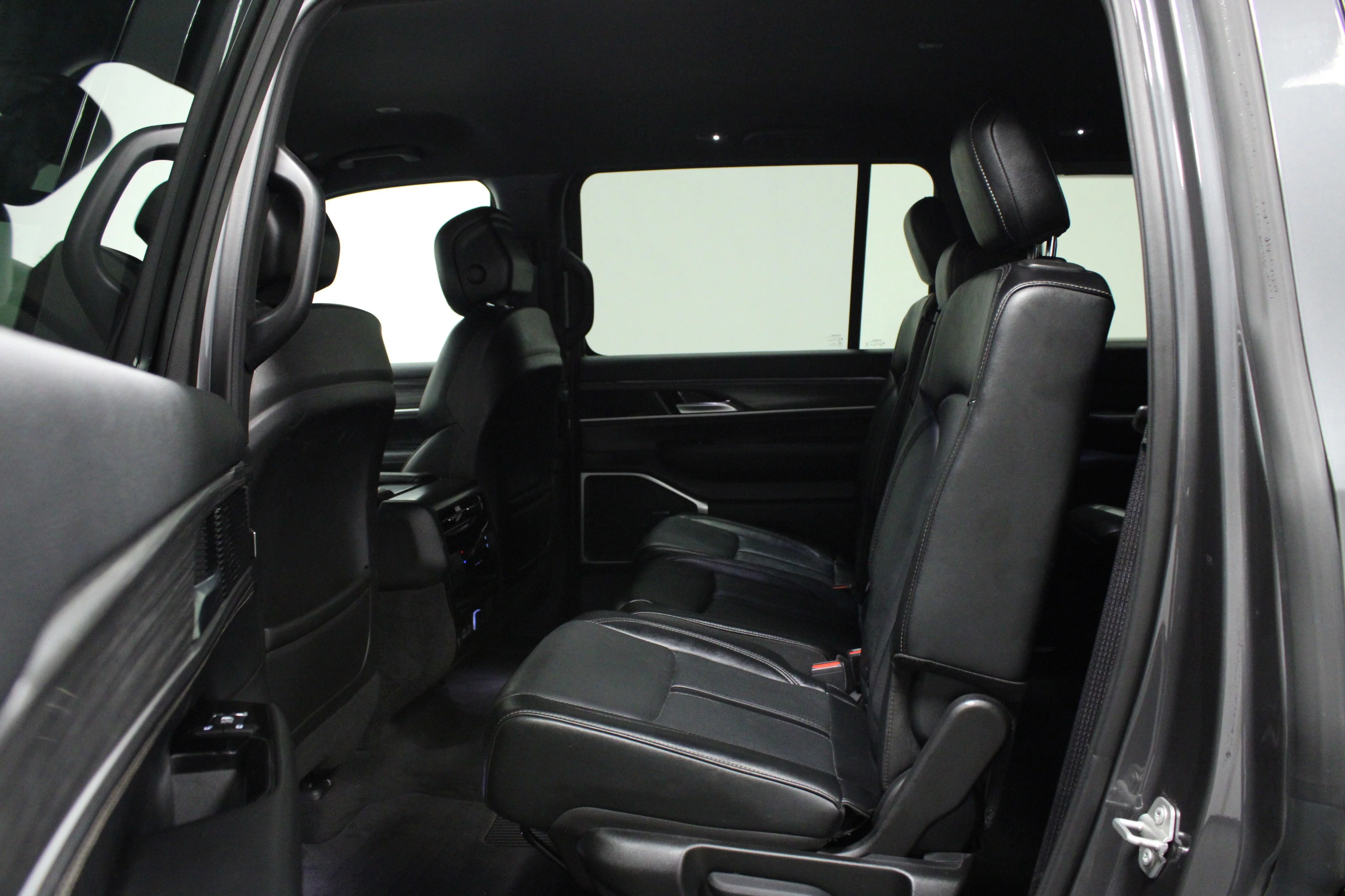 Used 2024 Baltic Gray Metallic Clearcoat Jeep Series II image 13