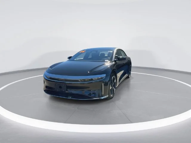 Used 2025 Black Lucid Touring image 3