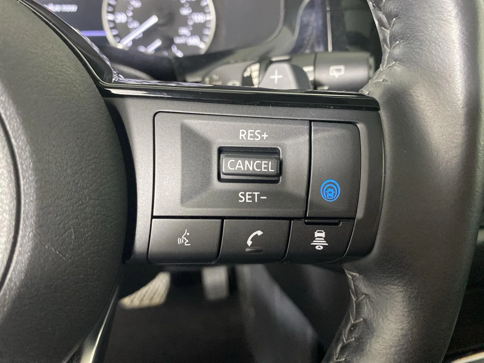 Used 2024 Super Black Nissan SL image 17