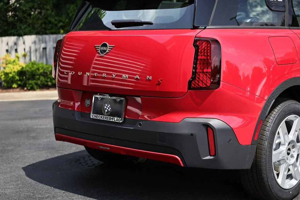 New 2027 Chili Red MINI Signature Plus image 9