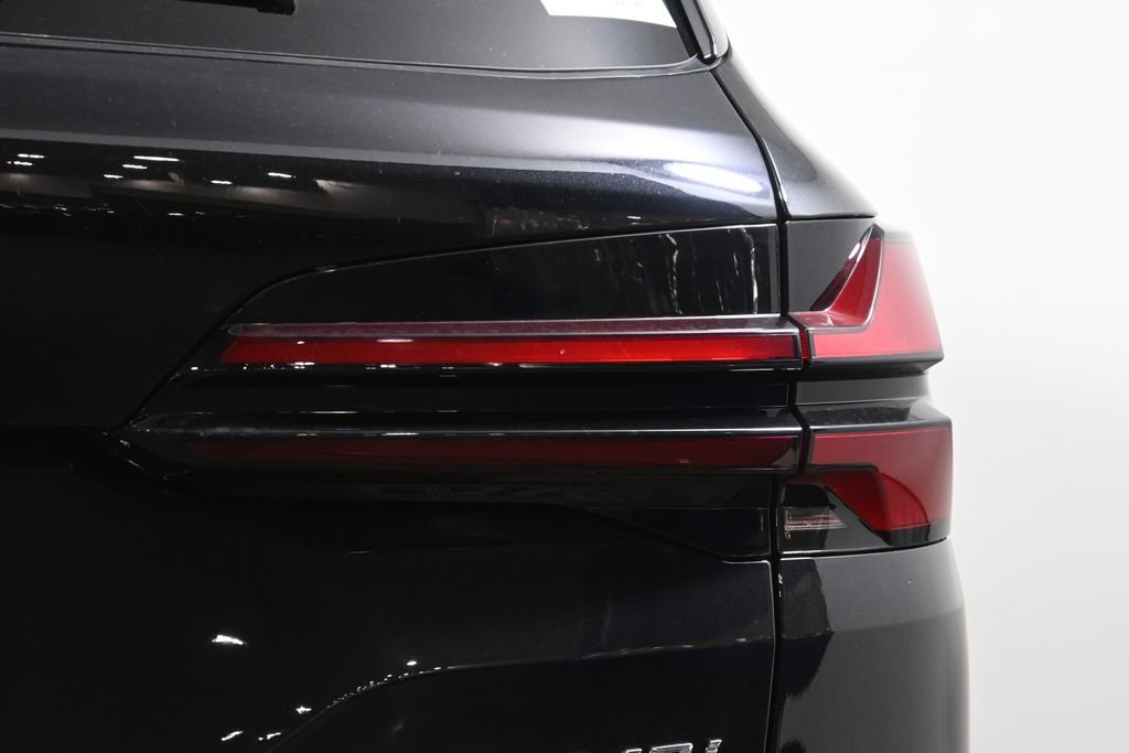 New 2026 Black Sapphire Metallic BMW xDrive40i image 13