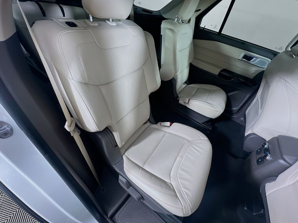 Used 2023 Star White Metallic Tri-Coat Ford Platinum image 30