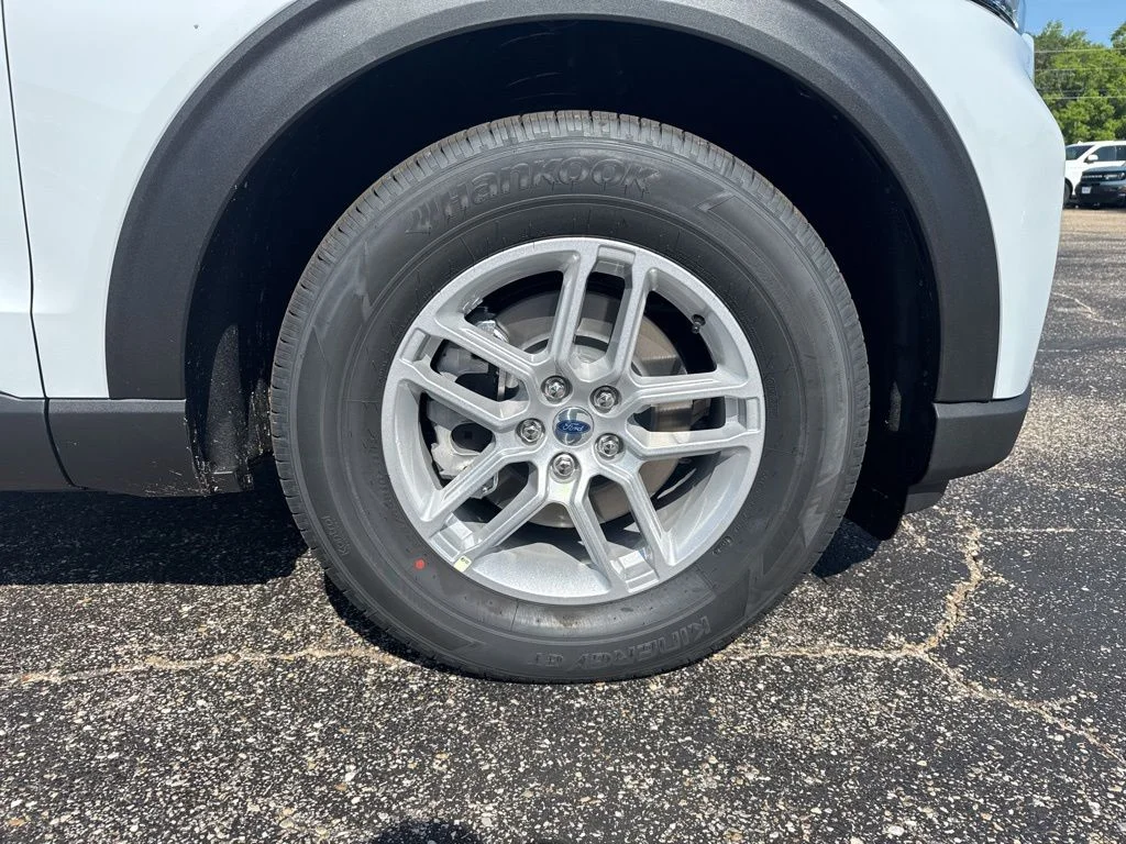 New 2026 Space White Metallic Ford Active image 13