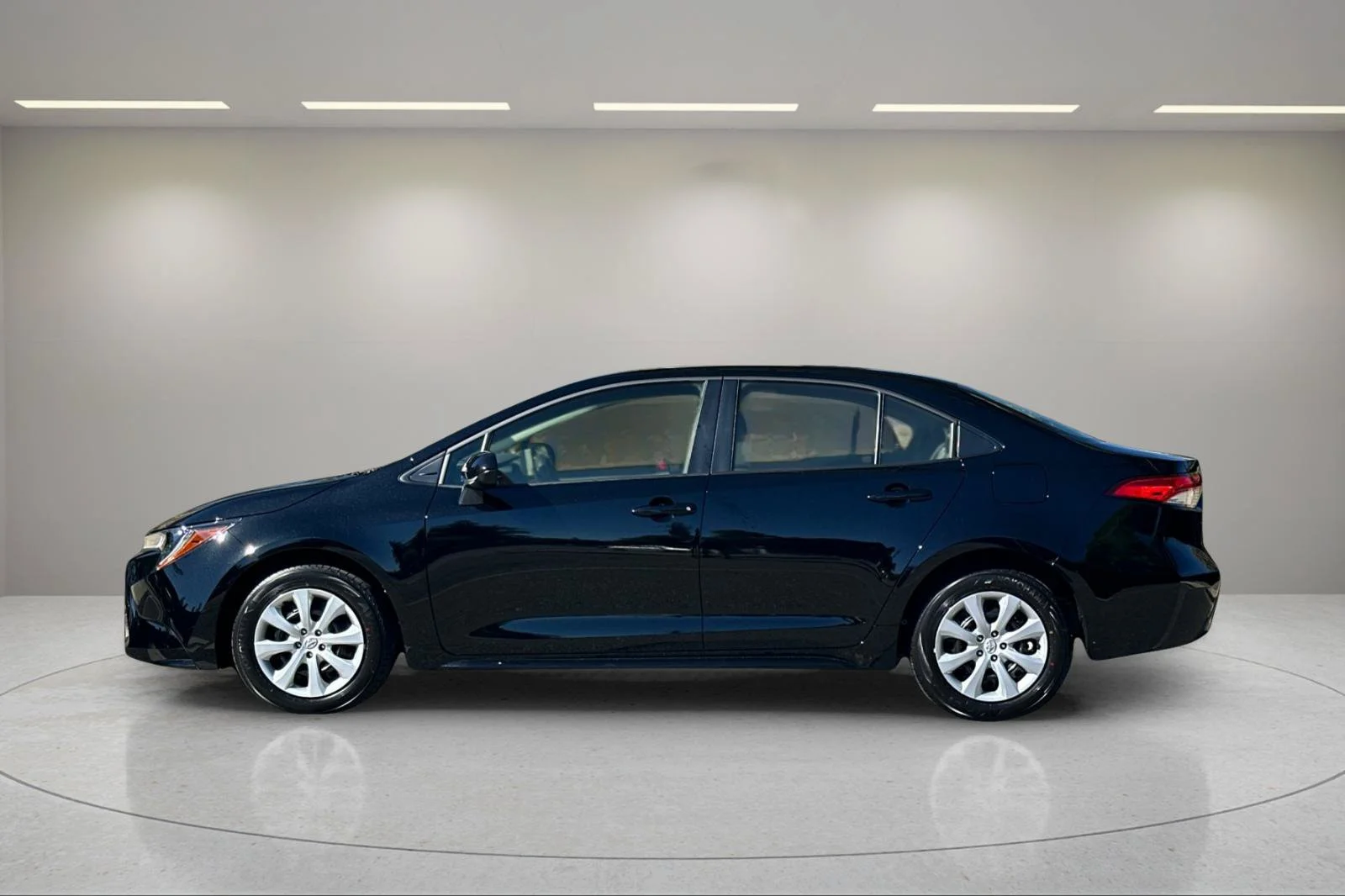 New 2027 Inked Toyota LE image 7