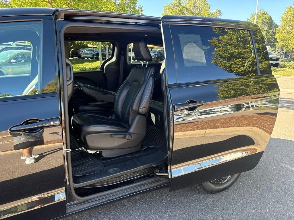 Used 2023 Black Chrysler Touring L image 21