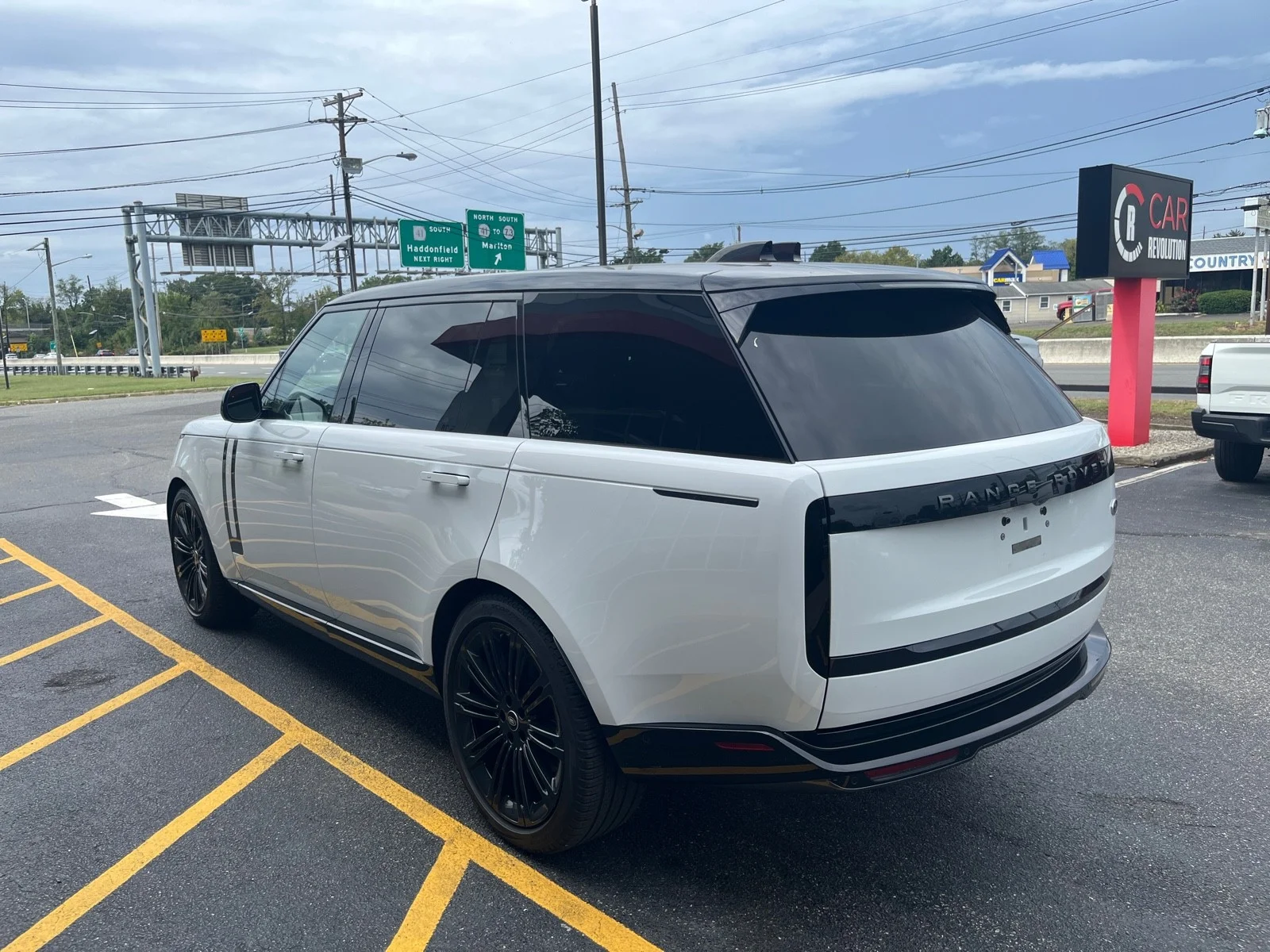 Used 2022 Fuji White Land Rover SE AWD image 5