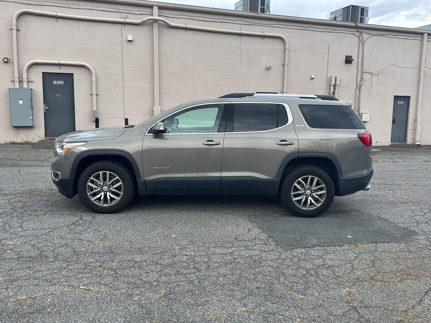 Used 2019 Pepperdust Metallic GMC SLE image 2