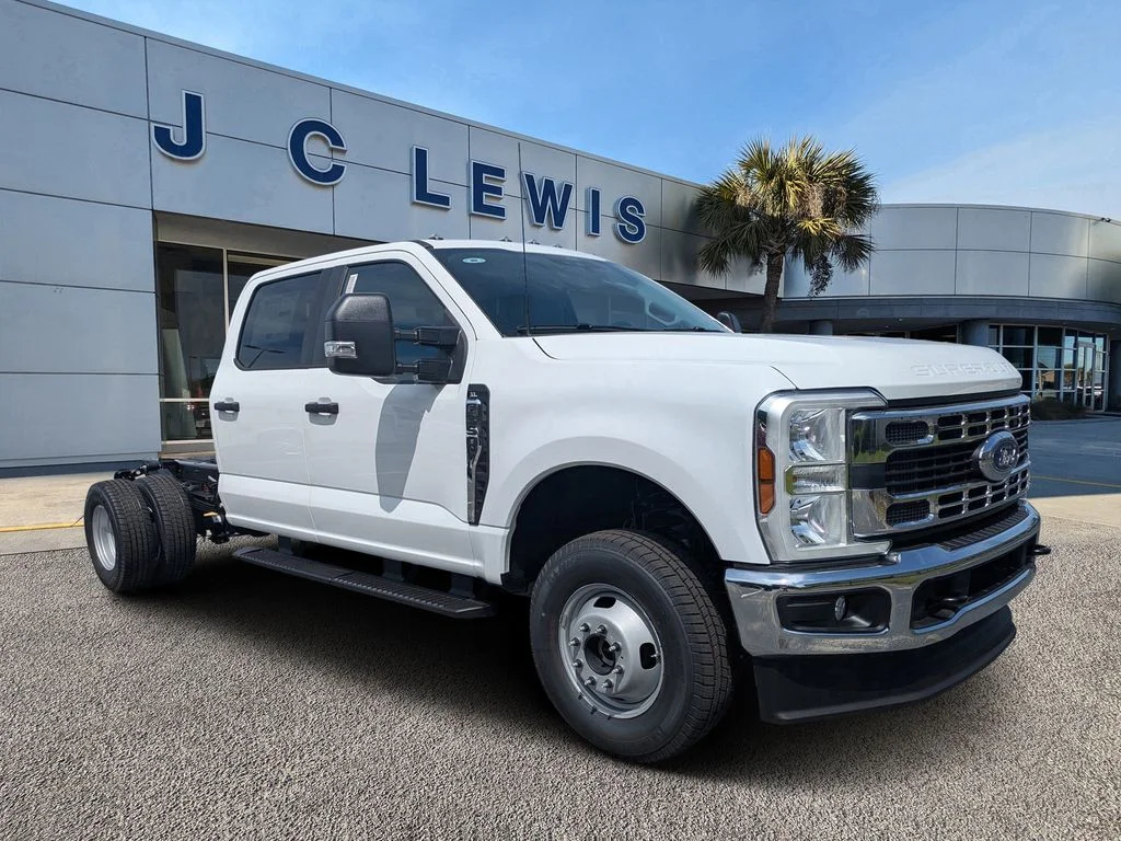 2026 Ford F-350 XL 4x4 Crew Cab 179-In DRW's photo