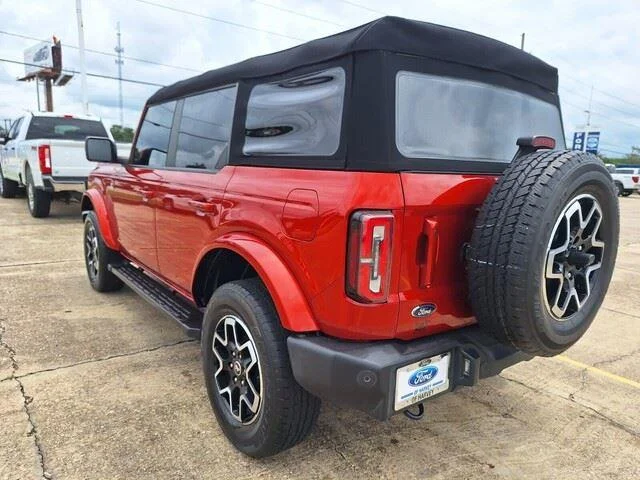 Used 2023 Hot Pepper Red Metallic Tinted Clearcoat Ford Outer Banks image 3
