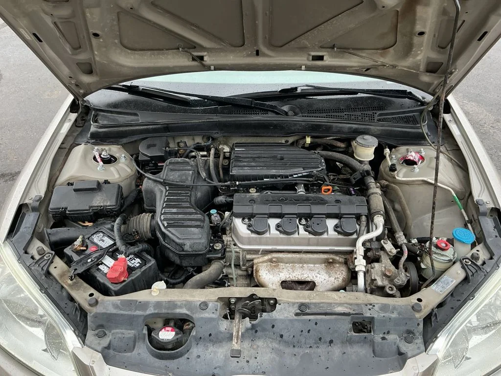 Used 2004 Gold Honda LX image 26