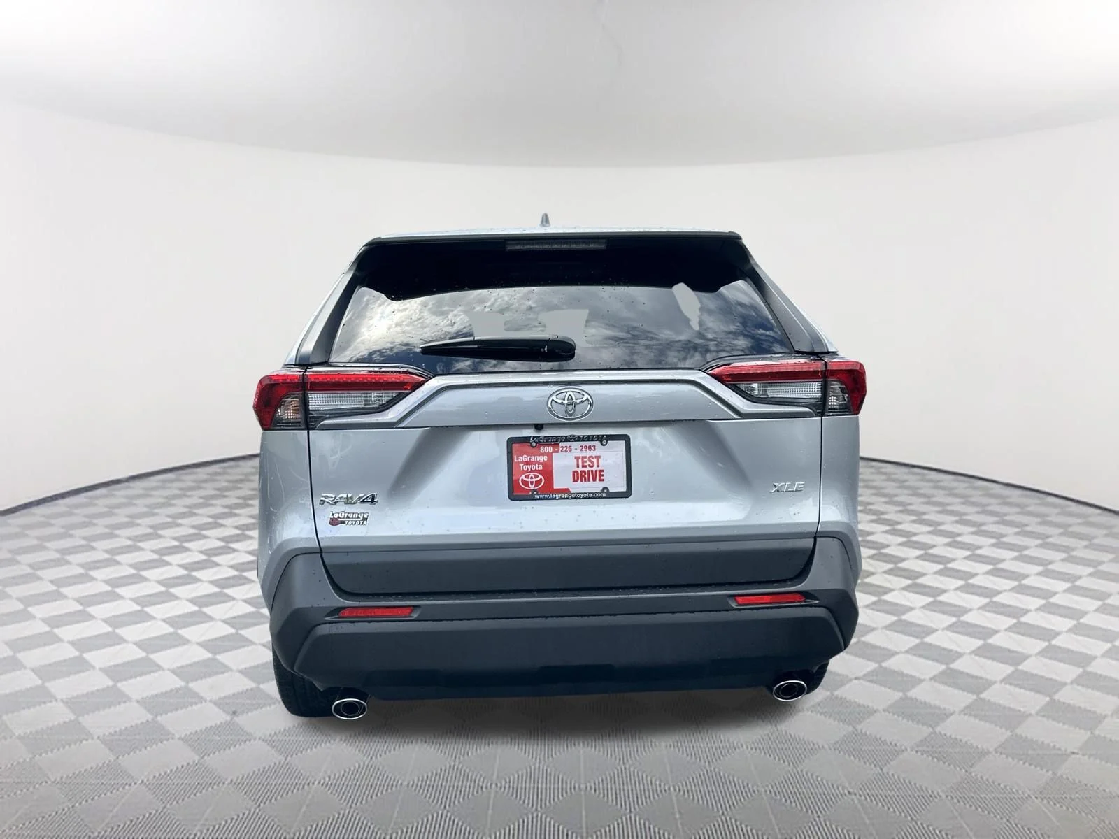 Used 2023 Silver Sky Metallic Toyota XLE Premium image 6