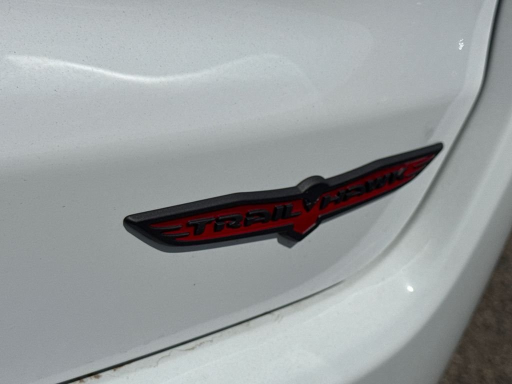 New 2026 Bright White Clear-Coat Exterior Paint Jeep Trailhawk image 15