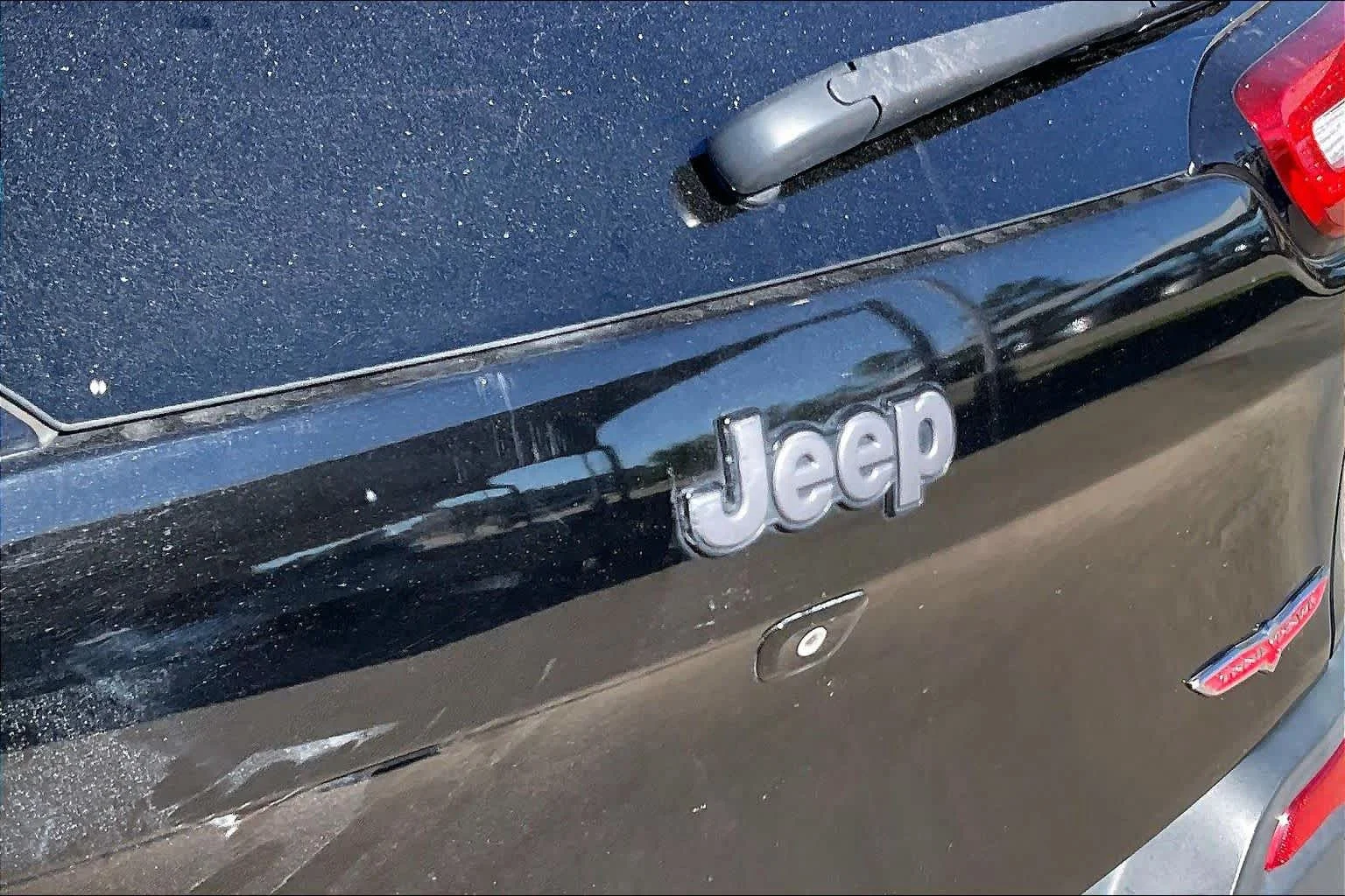 Used 2018 Diamond Black Crystal Pearlcoat Jeep Trailhawk image 30
