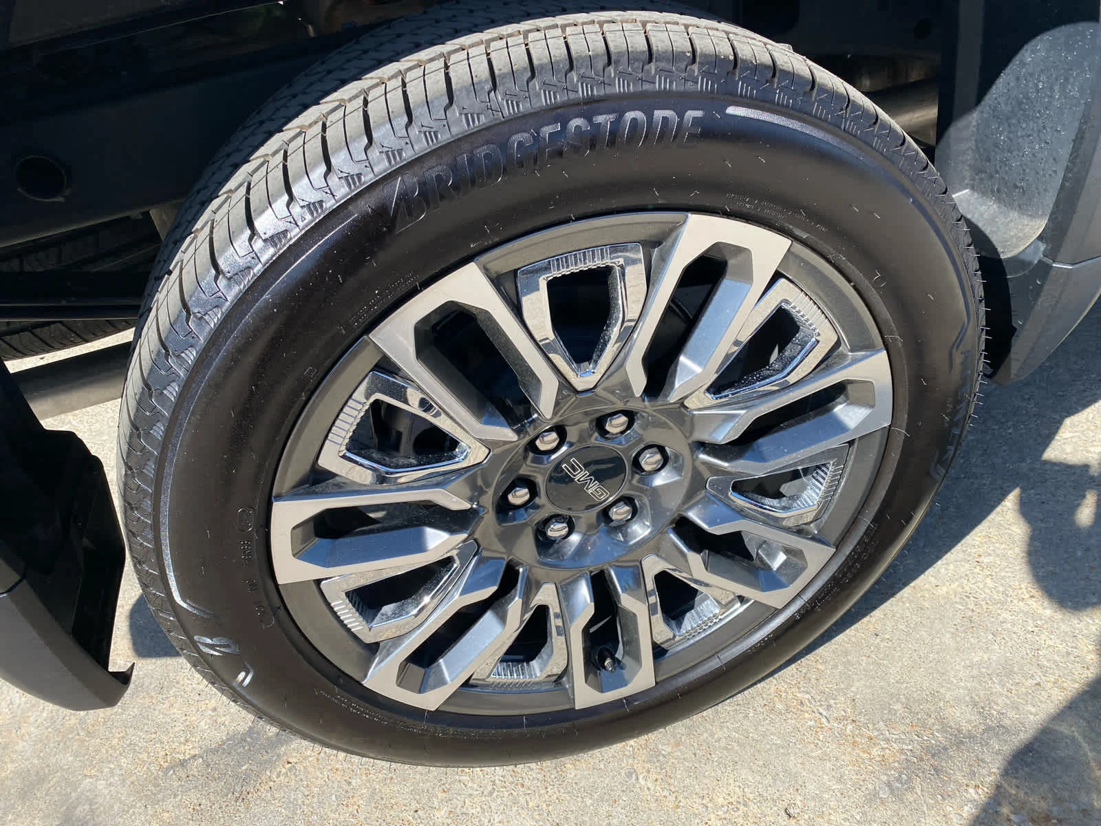 New 2026 Glacier White Tricoat GMC Denali Ultimate image 31